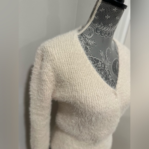 NWT Pink Rose Womans Sz:M Cream Fuzzy Soft Faux Wrap Vneck winter Cloud Sweater. - Picture 13 of 16